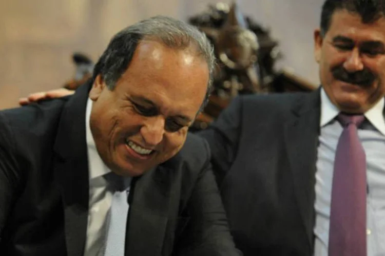 
	Cerim&ocirc;nia de posse de Luiz Fernando Pez&atilde;o: governador declarou que considera &quot;natural&quot; a defesa de Lula, mas sugeriu que mudan&ccedil;as ainda poderiam acontecer at&eacute; junho
 (Tomaz Silva/Agência Brasil)