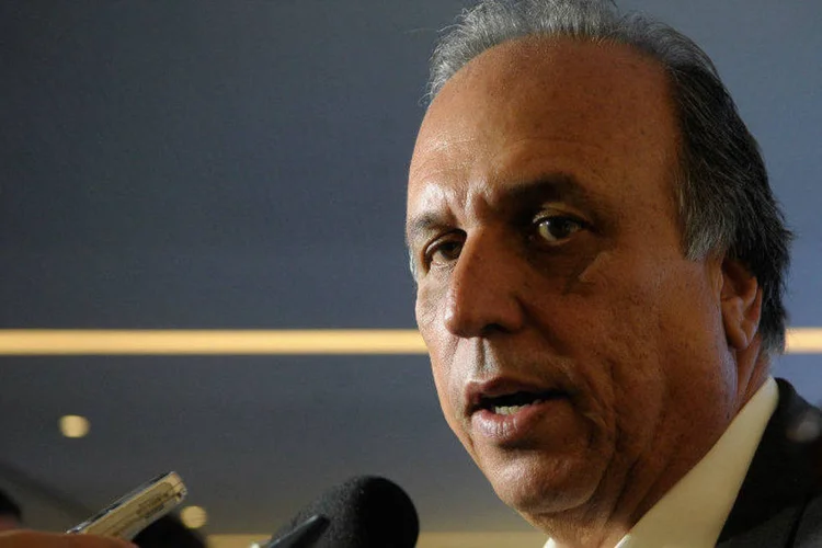 
	Pez&atilde;o: o governador foi diagnosticado, em mar&ccedil;o, com um tipo de c&acirc;ncer raro e agressivo, linfoma n&atilde;o Hodgkin em tecido &oacute;sseo
 (Tânia Rêgo/Agência Brasil)