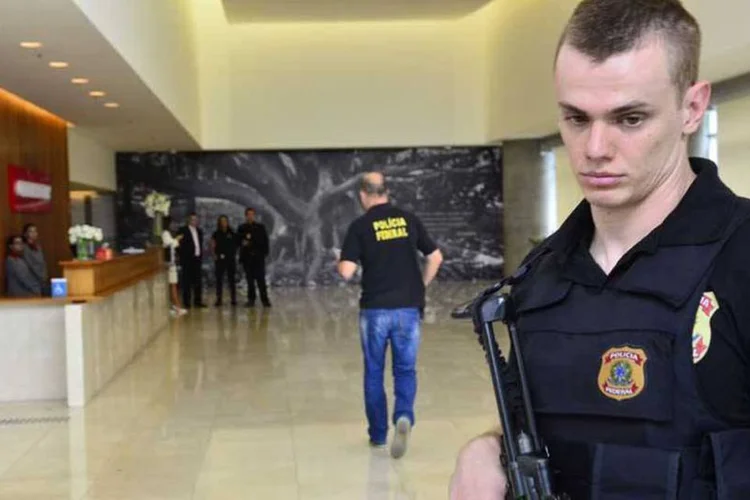
	PF: a pol&iacute;cia j&aacute; descobriu documentos de executivos da empreiteira Odebrecht que mencionam 1 milh&atilde;o de reais em supostas propinas para o projeto do Porto Maravilha
 (Rovena Rosa / Agência Brasil)