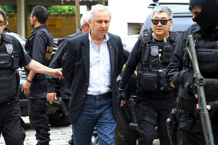 Operação Lava Jato: PF prende pecuarista José Carlos Bumlai, em novembro de 2015 (Rodolfo Buhrer/ Reuters)