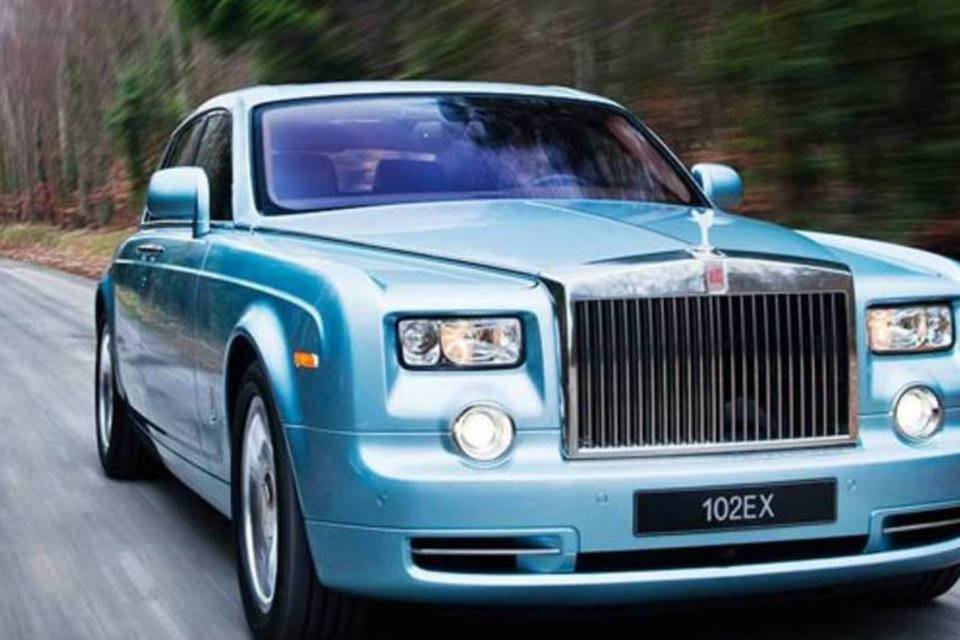 10 luxuosos carros híbridos e elétricos