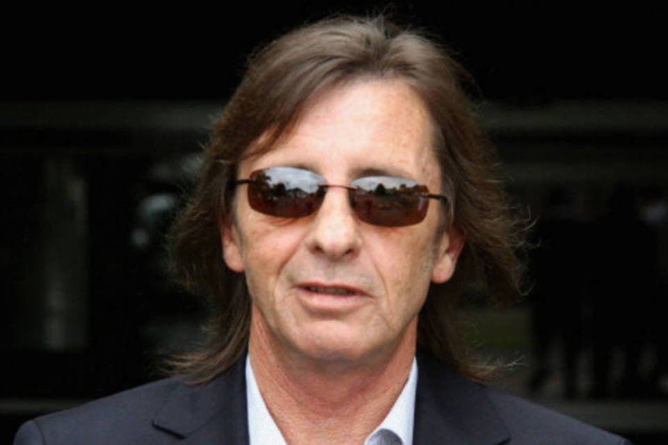 Tribunal condena ex-baterista do AC/DC a 8 meses de prisão