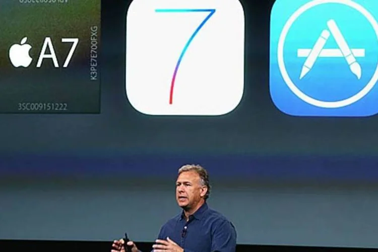 Phil Schiller apresenta o iPhone 5s: a Samsung também terá processador de 64 bits (Justin Sullivan / Getty Images)