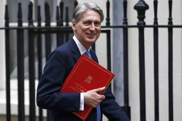 
	Hammond: &quot;Os mercados precisam de sinais de confian&ccedil;a, eles precisam saber que n&oacute;s vamos fazer o que for necess&aacute;rio para manter a economia nos trilhos&quot;
 (Peter Nicholls / Reuters)