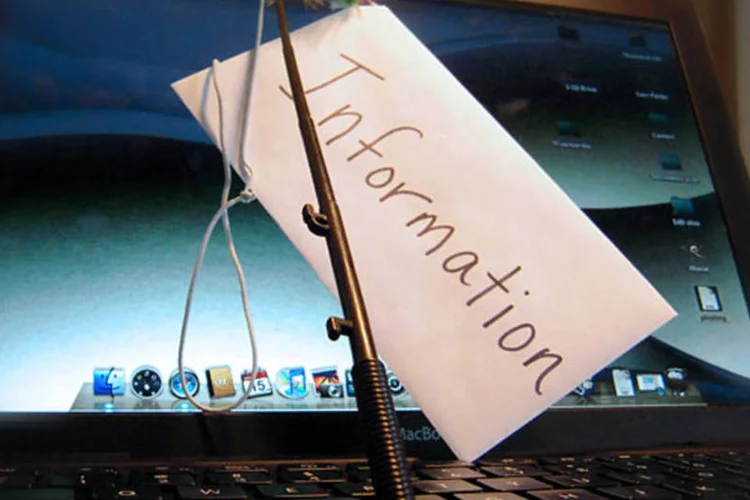 Golpes do tipo phishing e aplicativos maliciosos são as principais ameaças à segurança dos usuários do Facebook (Stomchak / Wikimedia Commons)