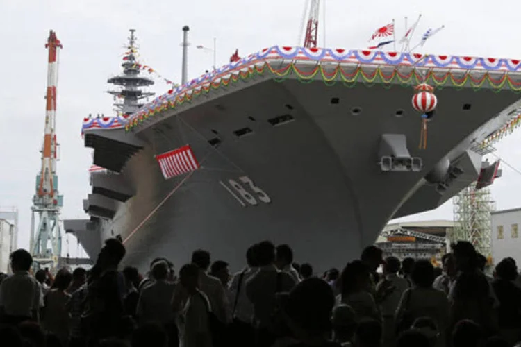 Destróier "Izumo", da Marinha do Japão: "o Japão deveria refletir sua história, ser fiel a sua autodefesa e cumprir sua promessa de seguir um caminho de desenvolvimento pacífico", disse governo chinês (Toru Hanai/Reuters)