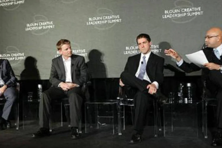 Chris Hughes (último à esquerda) participa de seminário: Sean Eldridge, de 27 anos, espera ser eleito nas legislativas de novembro de 2014 (Thos Robinson/AFP)