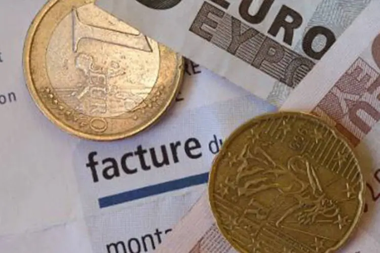 Notas e moedas de euro: a quarta economia da Eurozona superou seu objetivo, que era captar entre 2,5 e 3,5 bilhões de euros (Damien Meyer/AFP)