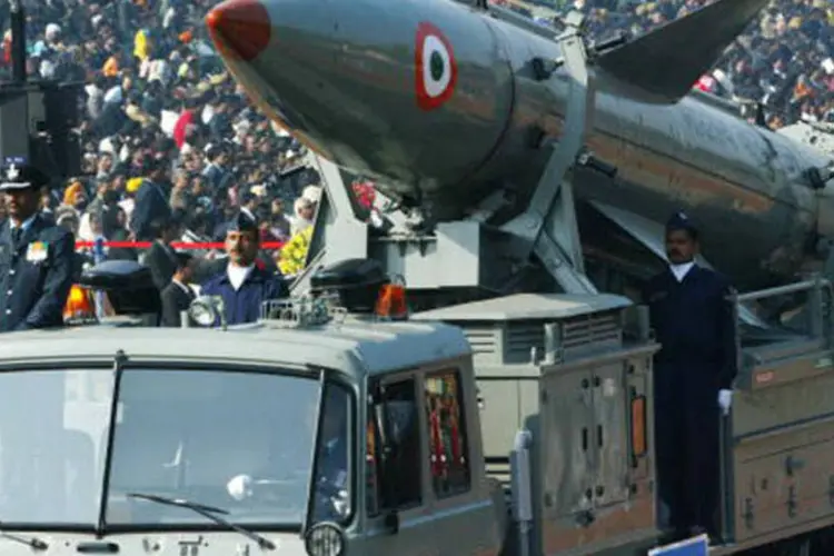 Míssil Prithvi II em desfile na Índia: "míssil atingiu o alvo predeterminado na baía de Bengala com uma grande precisão", disse diretor do teste (Getty Images)