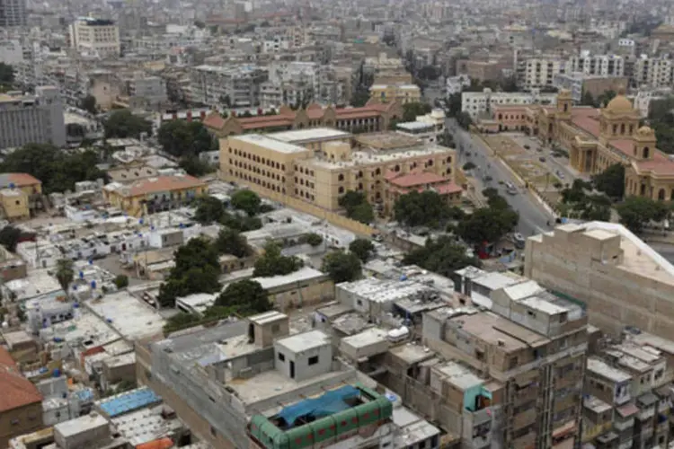 Vista geral de cidade do Paquistão: hospitais da região se encontram em alerta máximo (Reuters)