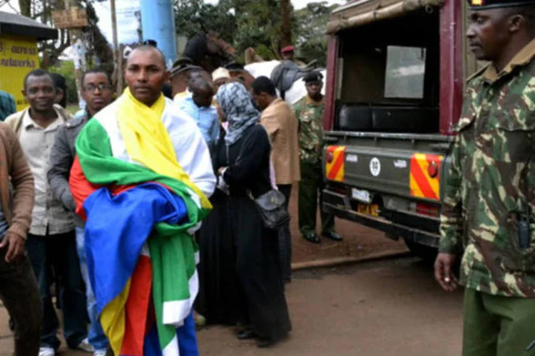 Militares e população em Nairóbi: "tirem suas tropas ou se preparem para uma guerra longa", disse líder do Al Shabaab (Getty Images)