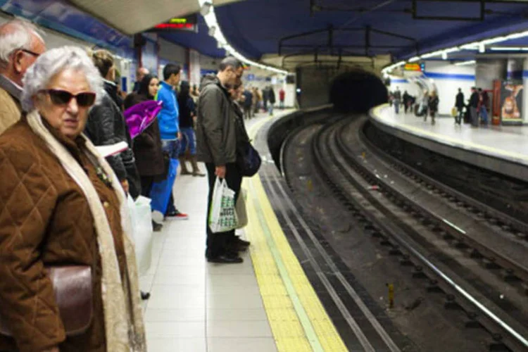 Metrô de Madri: funcionário encontrou a carteira de motorista de um cidadão californiano, vários cartões de crédito e um cheque nominal no valor de US$ 2 milhões (Getty Images)