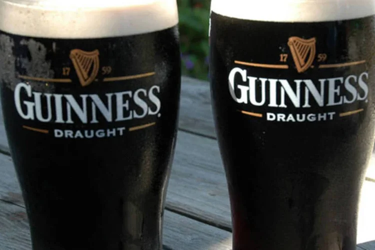 Guinnes: cerveja escura a base de grãos tostados pode ter sua produção afetada (Wikimedia Commons/Wikimedia Commons)