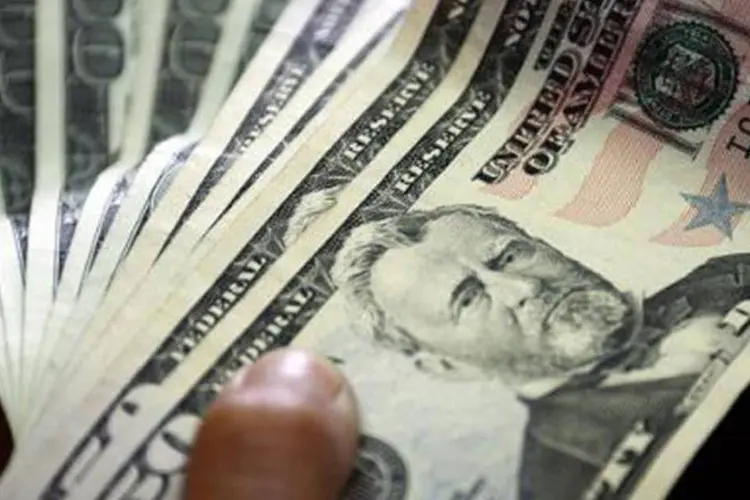 
	D&oacute;lar: a moeda americana &agrave; vista no balc&atilde;o subia 0,18%, a R$ 2,2400
 (Juan Barreto/AFP)