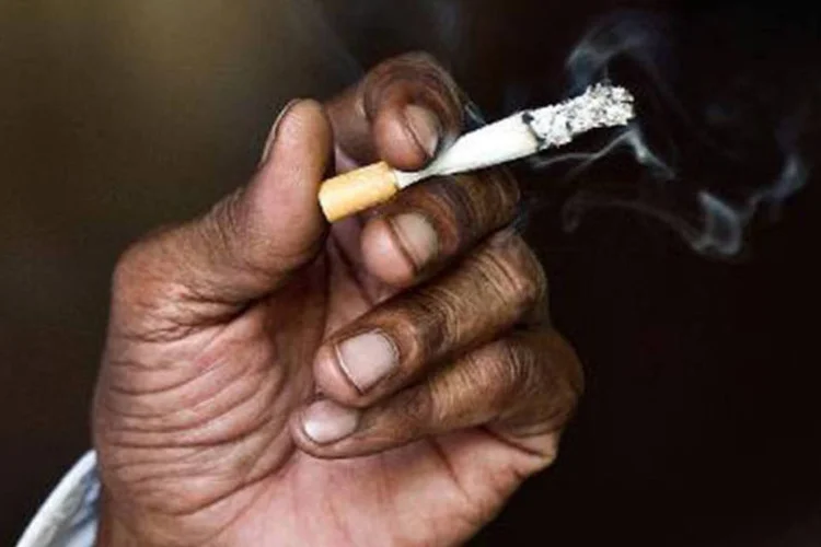 Tabagismo: o câncer de pulmão é o quarto motivo de morte relacionado ao tabagismo (Prakash Singh/AFP/AFP)