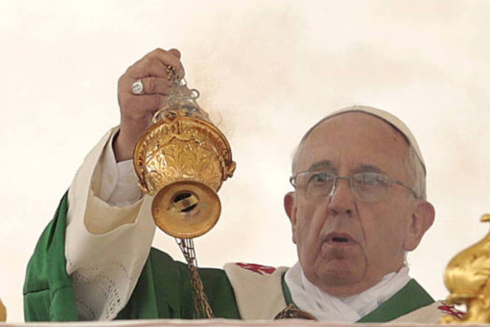 Papa aceita renúncia de bispo irlandês que encobriu pedófilo
