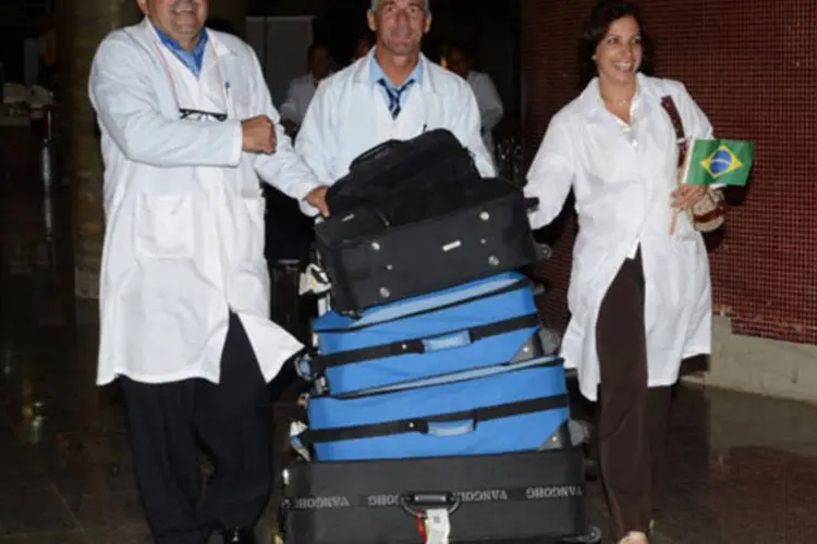 Médicos desembarcam em Brasília: até o fim da semana, 2 mil médicos cubanos terão chegado ao Brasil (José Cruz/ABr)
