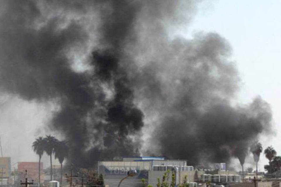 Ministro da Defesa iraquiano escapa ileso de atentado