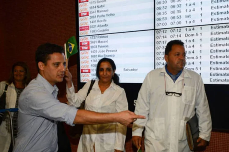 Profissionais que trabalharão no programa Mais Médicos: portaria define regras sobre a recepção, o deslocamento, a moradia e a alimentação dos profissionais (José Cruz/ABr)