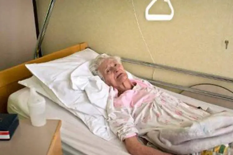 Idosa que tentou suicídio, fez greve de fome e teve o pedido de eutanásia negado: amostragem indica que maioria da população deseja mudanças na lei da eutanásia na Bélgica (Jorge Dirkx/AFP)
