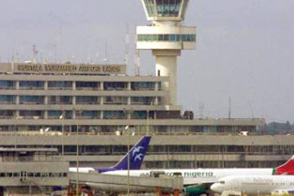 Número de mortes em queda de avião na Nigéria sobe para 13