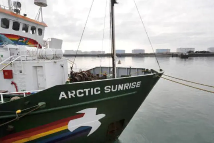 
	Barco &quot;Artic Sunrise&quot;: tripulantes do barco se encontram em pris&atilde;o preventiva no porto de Murmansk at&eacute; 24 de novembro
 (Getty Images)