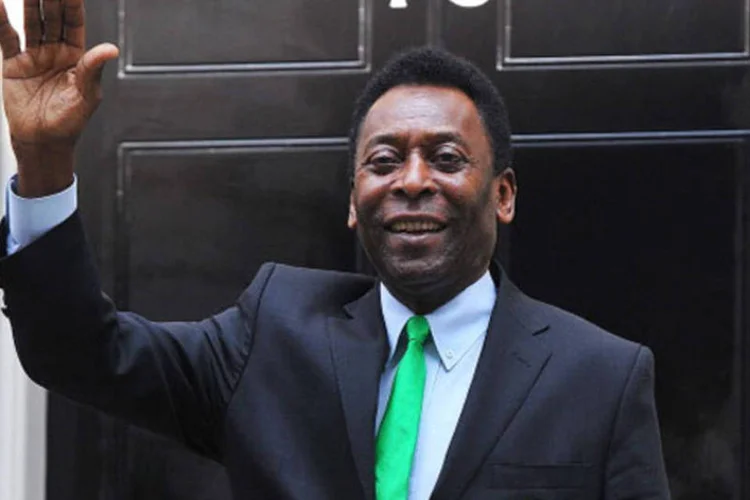 
	Pel&eacute;: apesar da decis&atilde;o de n&atilde;o participar do sorteio, Pel&eacute; negou a fama de p&eacute;-frio
 (Getty Images)