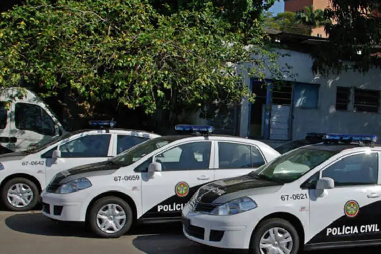 Carros da Polícia Civil do RJ: segundo a policia, a quadrilha movimentava cerca de R$ 50 milhões (Wikimedia Commons)