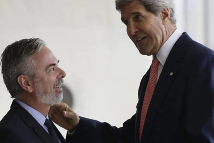 
	Ant&ocirc;nio Patriota (e) e John Kerry: durante reuni&atilde;o, eles discutir&atilde;o assuntos relativos &agrave; rela&ccedil;&atilde;o comercial e pol&iacute;tica entre Brasil e EUA
 (Ueslei Marcelino/Reuters)