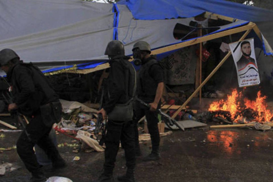 Governo diz que reagirá com firmeza a ataques no Egito