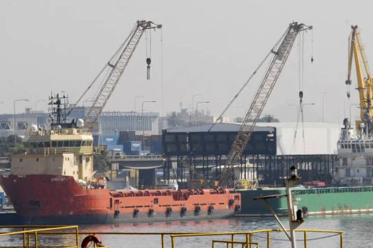 
	Cais do Porto do Rio de Janeiro: a sucata e o entulho est&atilde;o na &aacute;rea do Port&atilde;o 24, a principal entrada do porto
 (Tânia Rêgo/ABr)