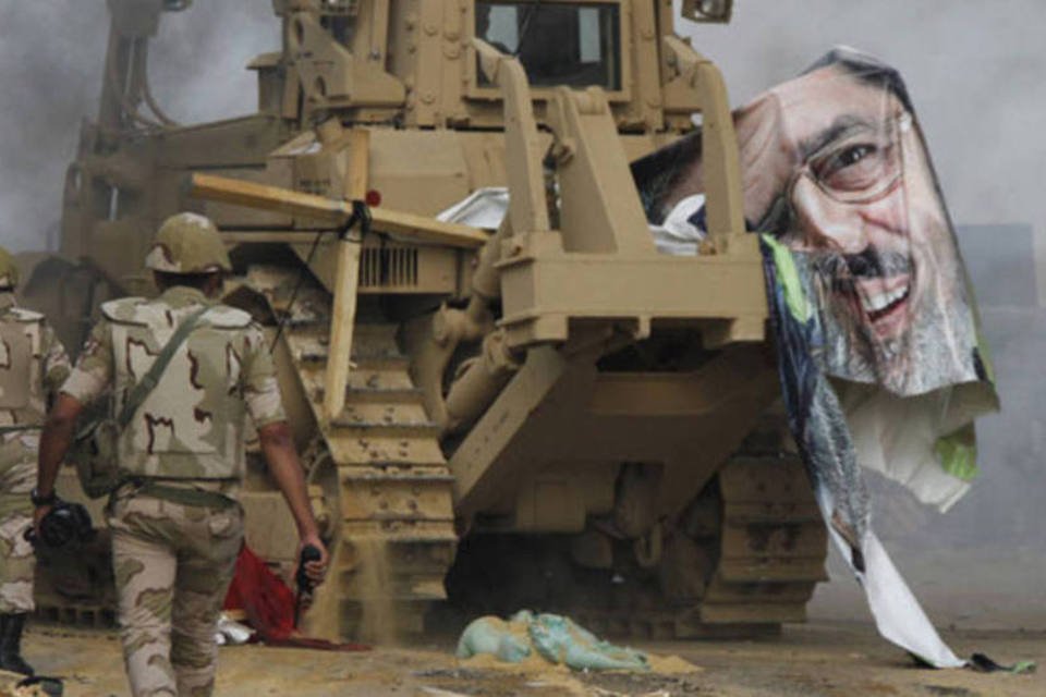 Egito decreta estado de emergência e toque de recolher