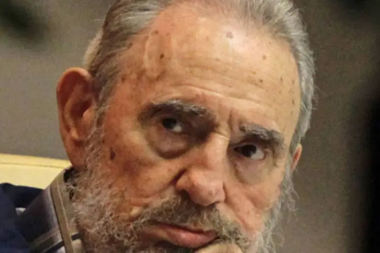 
	Fidel Castro:&nbsp;&quot;felicito Ra&uacute;l por seu brilhante desempenho, e pela firmeza e dignidade quando com gesto am&aacute;vel, mas firme, cumprimentou o chefe do Governo dos EUA&quot;
 (Desmond Boylan/Reuters)