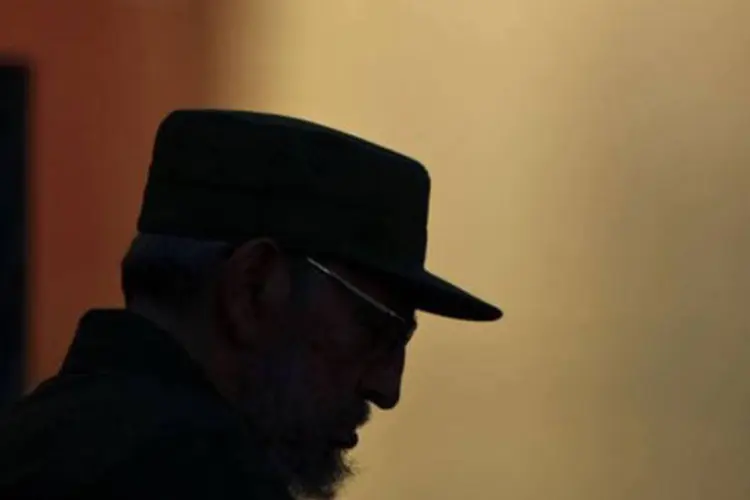 Silhueta de Fidel Castro: "o companheiro Kim II Sung nos enviou 100.000 fuzis AK e seu parque de munições sem cobrar um centavo", disse (Adalberto Roque/AFP)