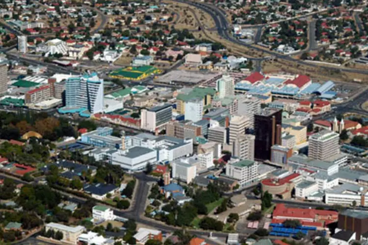 Vista de Windhoek, capital da Namíbia: embaixadora não sofreu nada, mas assaltantes conseguiram furtar laptops e documentos dela (Wikimedia Commons)