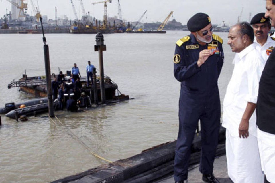 Vítimas de submarino acidentado na Índia são resgatadas