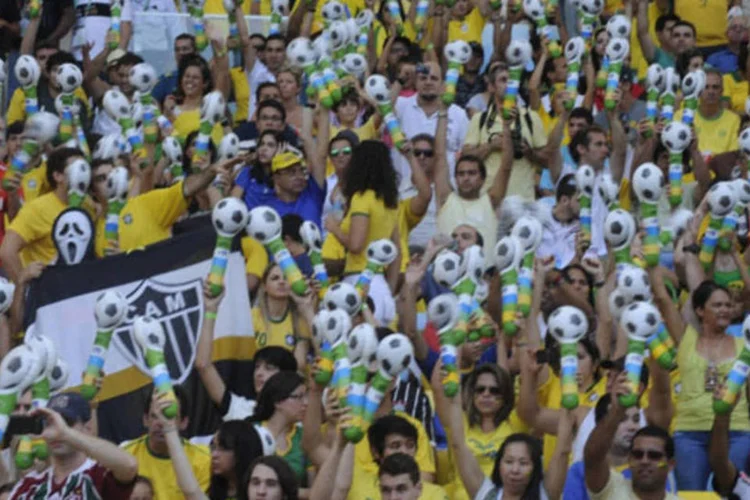 Torcedores no Maracanã em jogo da seleção brasileira: os ingressos variam de R$ 30 a R$ 1.980 (Tânia Rêgo/ABr)