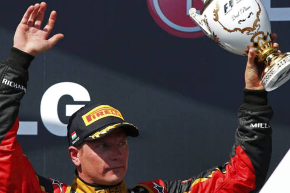Ferrari anuncia Kimi Raikkonen como novo piloto