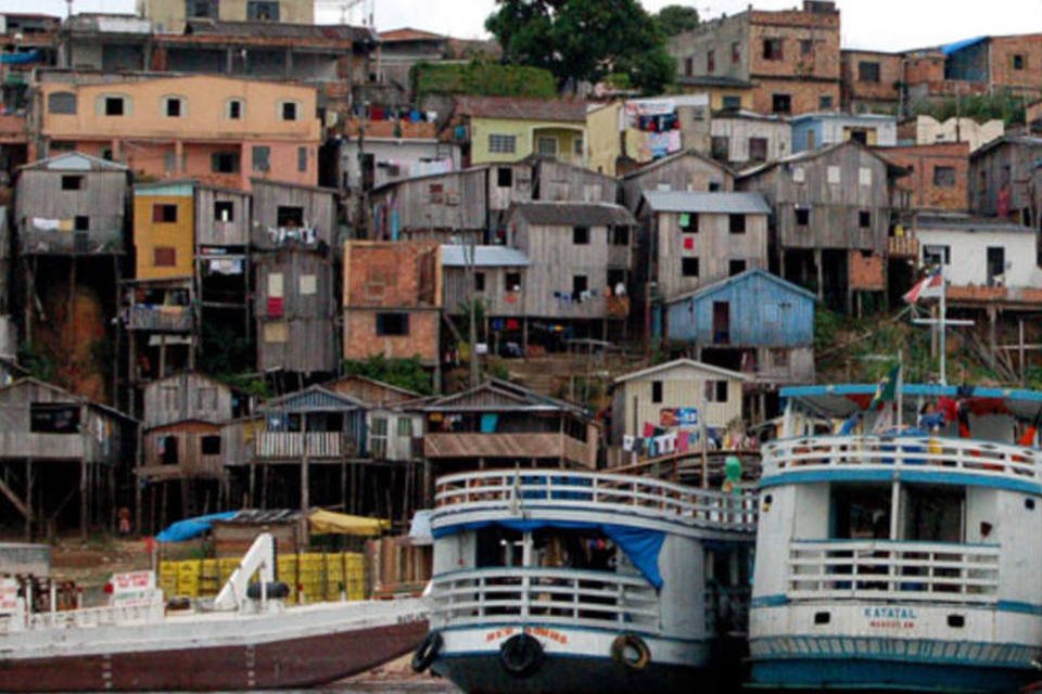 Moradores de palafitas de Manaus vivem expostos a doenças