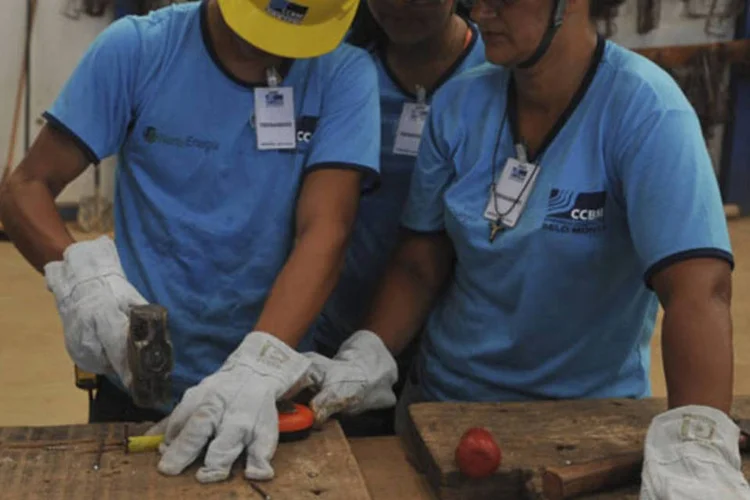 Trabalhadoras em Altamira, no Pará: Brasil manteve desemprego reduzido, apesar da crise internacional e do baixo crescimento da economia (Valter Campanato/ABr)