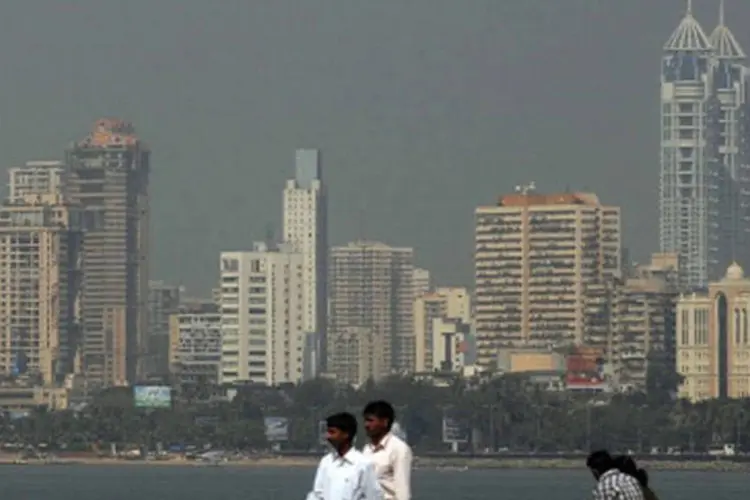 
	Mumbai, na &Iacute;ndia: apenas sete dos cerca de 50 passageiros, entre eles o motorista e um ajudante, conseguiram escapar
 (Getty Images)