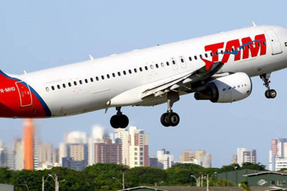 Pneu de avião da TAM estoura em pouso em São Paulo