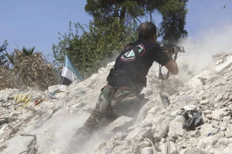 
	Membro do Ex&eacute;rcito livre da S&iacute;ria: &quot;o Ex&eacute;rcito Livre S&iacute;rio (ELS) est&aacute; preparado para proteger os especialistas&quot;, disse ativista da oposi&ccedil;&atilde;o
 (Muzaffar Salman/Reuters)