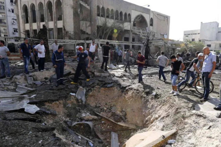 
	Local de explos&atilde;o no L&iacute;bano:&nbsp;Hezbollah afirmou que o crime tem como objetivo&nbsp;&quot;sabotar a estabilidade e a uni&atilde;o nacional&quot;&nbsp;
 (Mohamed Azakir /Reuters)