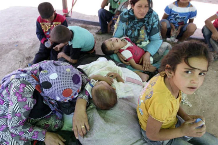 
	Refugiados s&iacute;rios: algumas das mortes foram no suposto ataque com armas qu&iacute;micas da semana passada
 (Azad Lashkari/Reuters)