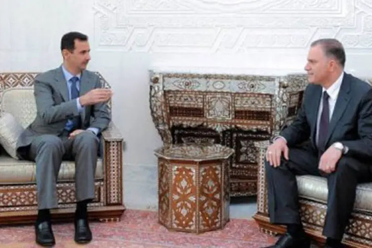 
	Presidente da S&iacute;ria, Bashar al-Assad (e): os Estados Unidos dizem que h&aacute; poucas d&uacute;vidas de que regime de Assad seja respons&aacute;vel pelo ataque de 21 de agosto
 (AFP)