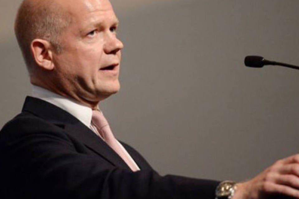 Hague diz que teria sido erro não tentar acordo com Irã