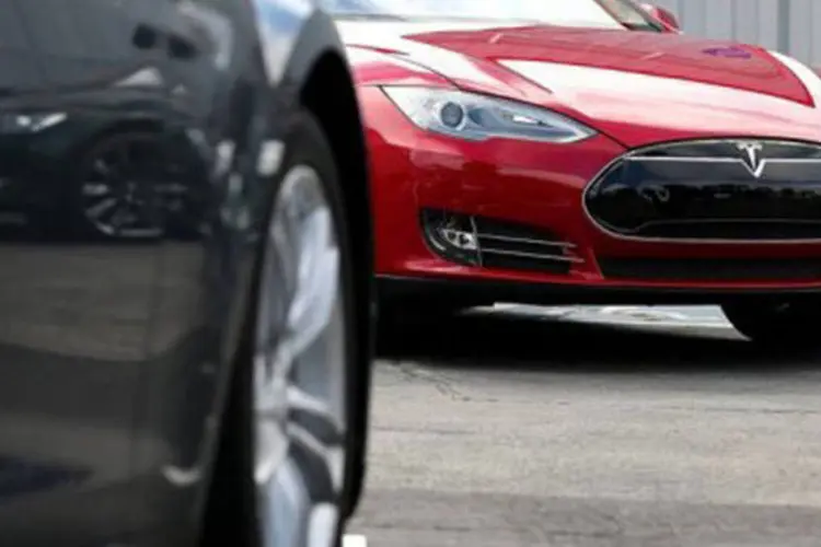 
	Reuni&atilde;o pode colocar a assistente pessoal Siri nos carros da Tesla
 (Justin Sullivan/AFP)