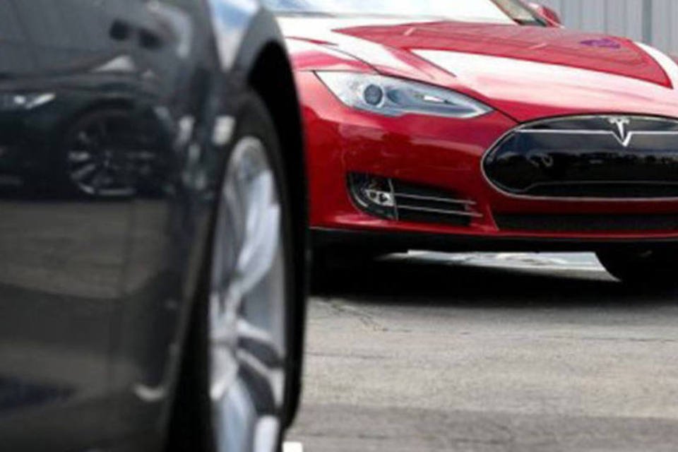 Vendas de carros elétricos Tesla explodem na Califórnia