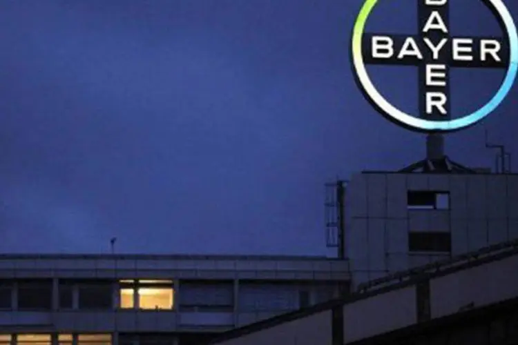 
	Logomarca da alem&atilde; Bayer: a ideia &eacute; concorrer de igual para igual com gigantes, como Monsanto e Pioneer (DuPont) no mercado brasileiro
 (John Macdougall/AFP)